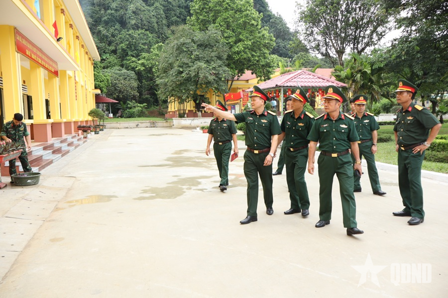 Kiểm tra công tác chuẩn bị tham gia Hội thi “Doanh trại chính quy, xanh, sạch, đẹp” Trung đoàn bộ binh đủ quân 